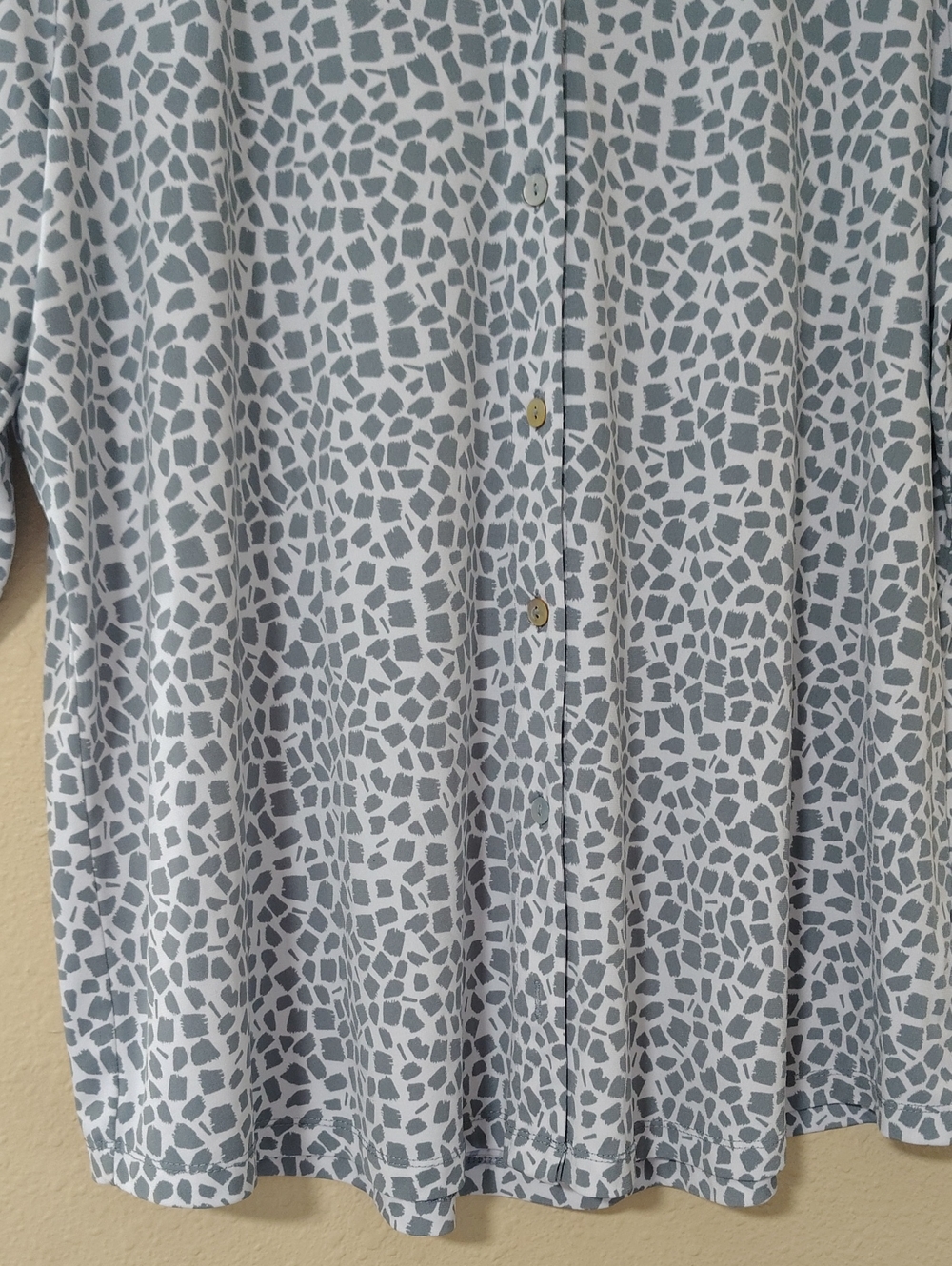 Susan Graver Animal Print Liquid Knit 3/4 Sleeves Button Relaxed Blouse Size XL - Picture 4 of 14